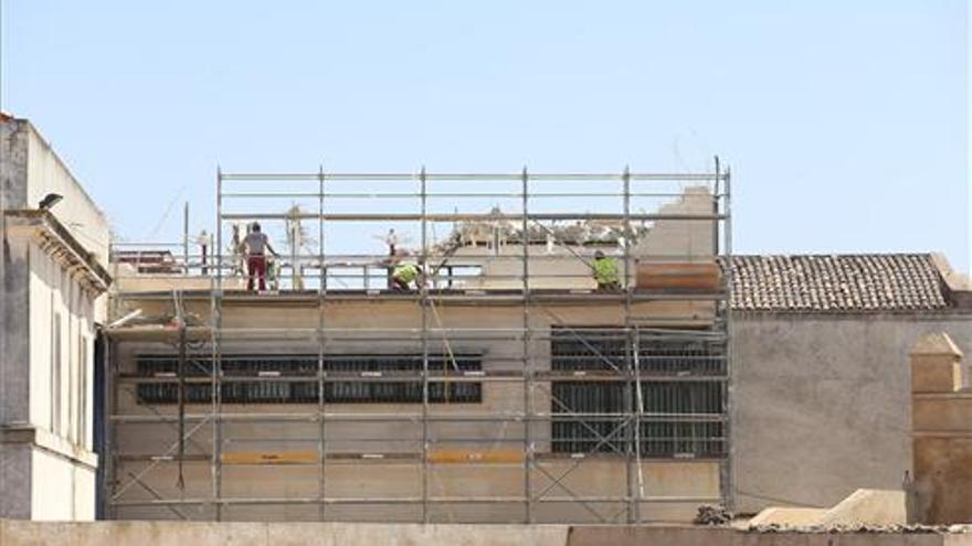 Los despachos del &#039;Cubo&#039; se reubicarán en una planta de la Biblioteca de Extremadura