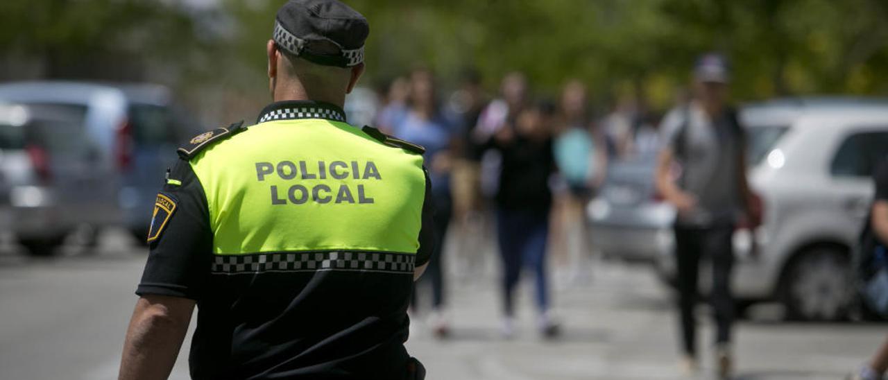 Sant Joan rebaja a la mitad el coste del alquiler de los coches policiales