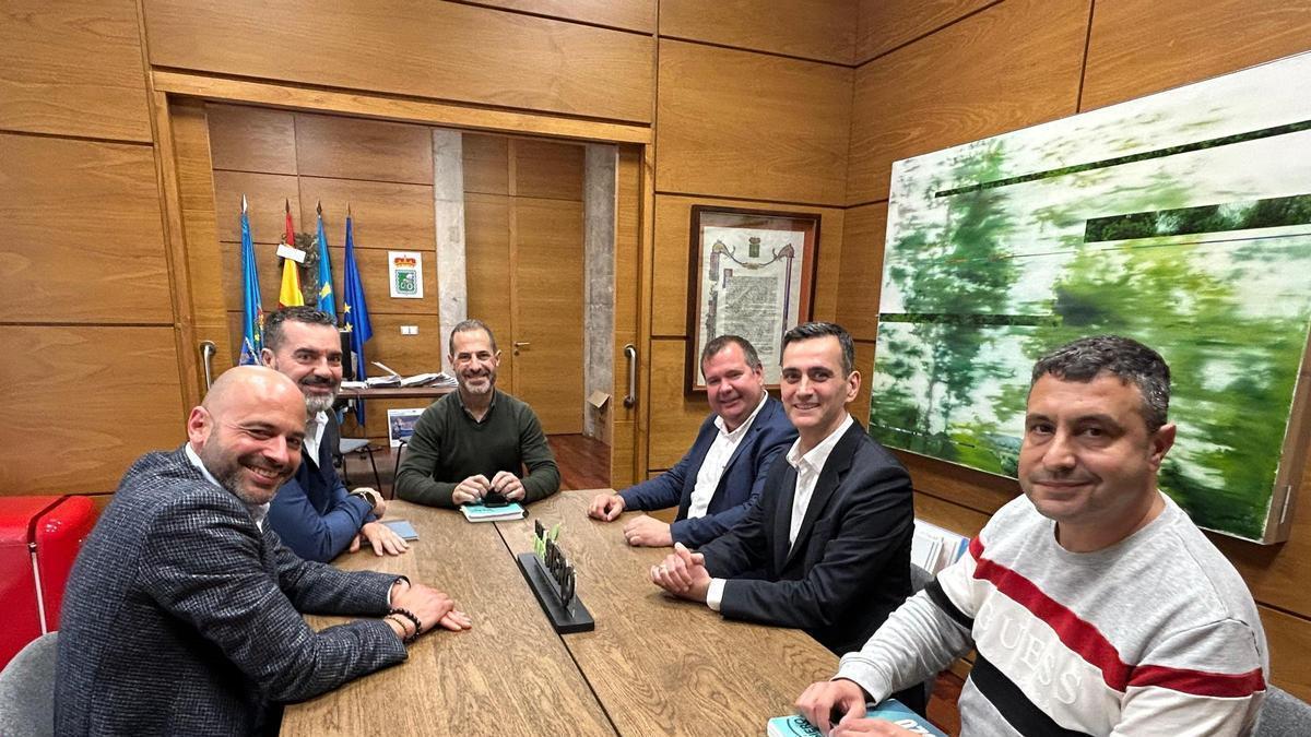 Por la izquierda, Fernando García, Álvaro Otero (Atlántica Comunicación), Ángel García, Chistian Müller, Sotirios Kotinakis y Javier Rodríguez
