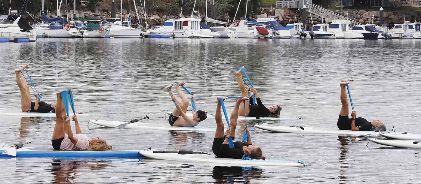 A la tendencia al alza de practicar pilates y yoga en el mar, se suman ahora las mascotas