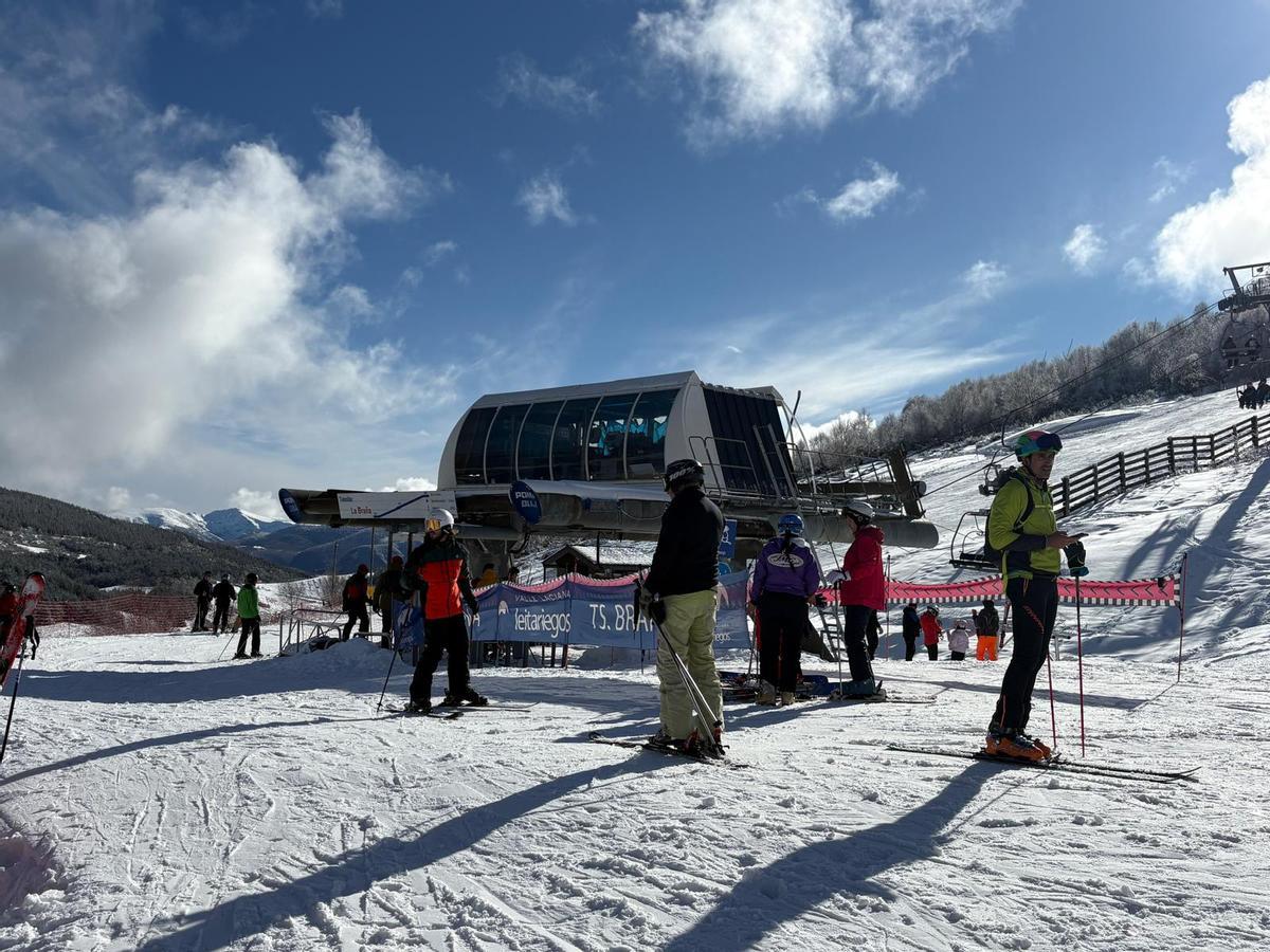 Una jornada de nieve y esquí en Leitariegos