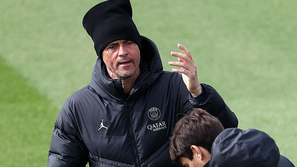 Luis Enrique, técnico del PSG, en el último entrenamiento previo al duelo con el Barça en el Parque de los Príncipes.
