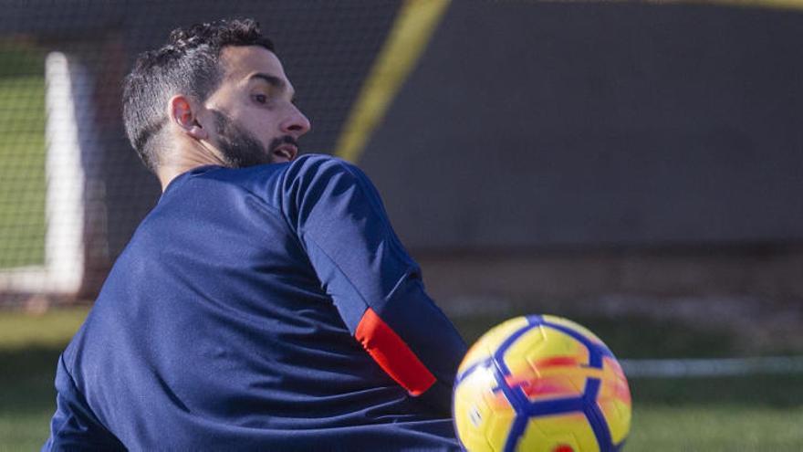 Montoya y Gayá  juegan en Eibar con cuatro amarillas