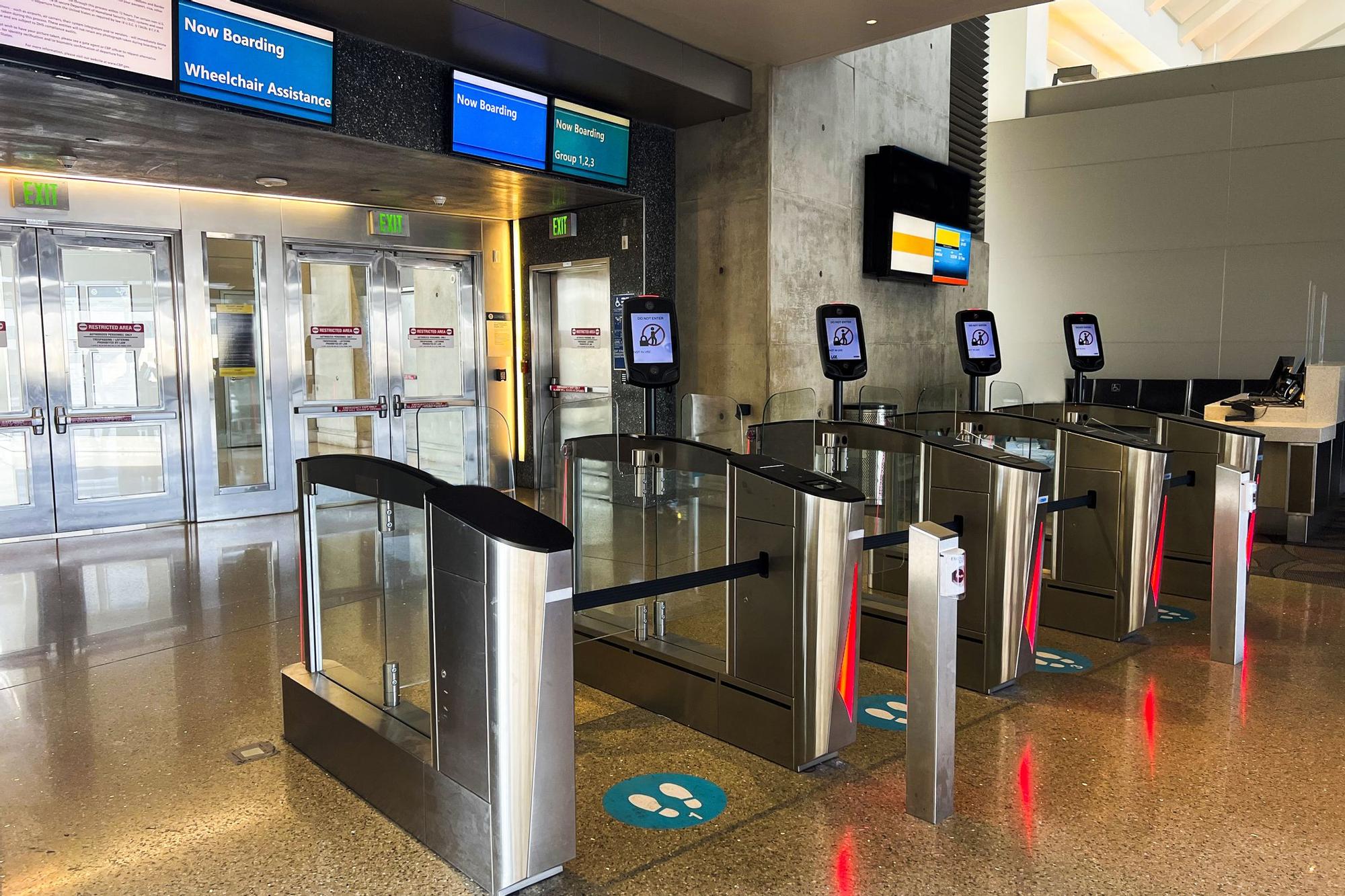 Reconocimiento facial en un aeropuerto.