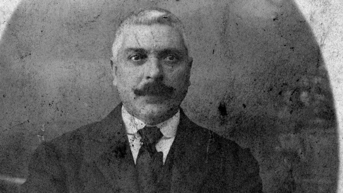 Un retrato del doctor Manuel Riobó Guimeráns.
