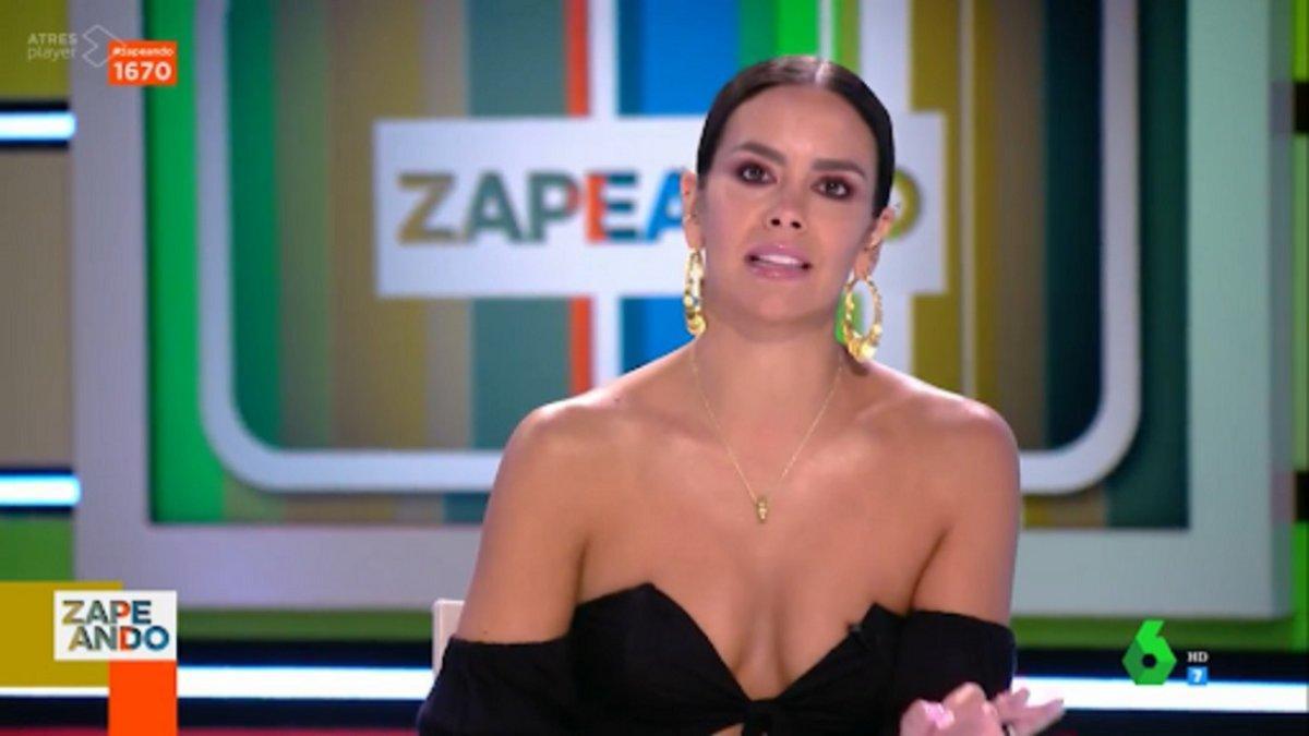 Cristina Pedroche se pone traviesa y desvela parte de su vestido de Nochevieja