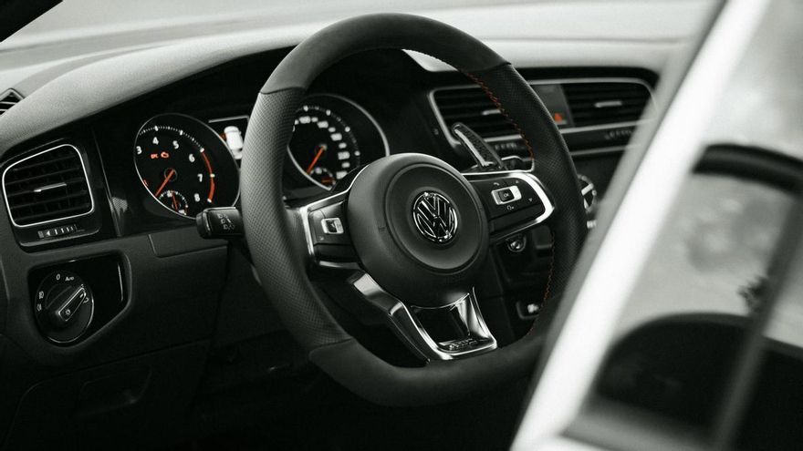 ¿Tu coche tiene Start-Stop? Esto es lo que debes saber sobre su batería para evitar averías (y gastos)