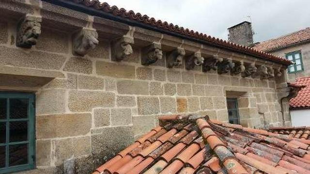 Canecillos románicos del claustro.