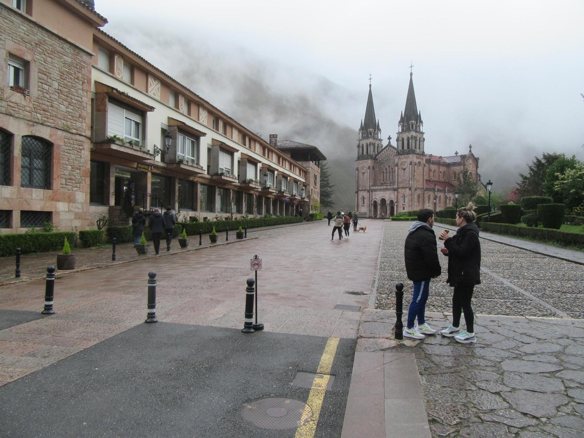 Primera jornada del plan de transporte a los lagos de Covadonga