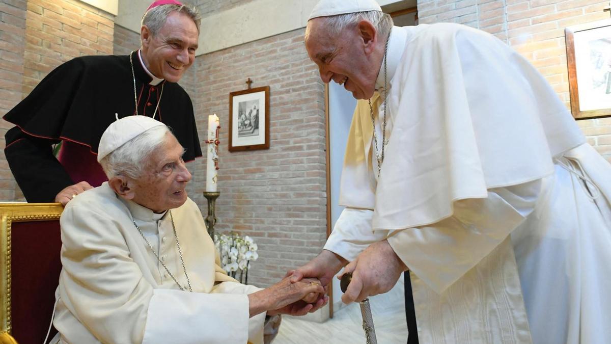 El Papa Francisco pide una oración especial por Benedicto XVI