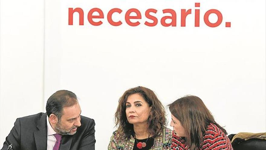 El PSOE recurre a Aznar para sembrar el «miedo» al PP