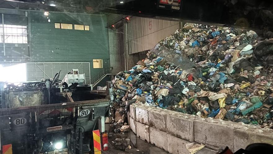 La planta de Tirme ya comienza a incinerar los residuos acumulados procedentes de Ibiza