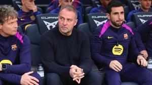 Flick, durante el Barça - Sevilla