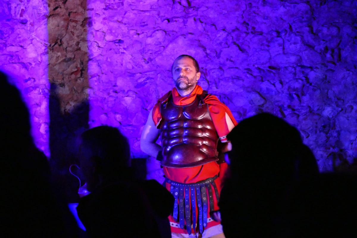 La 42a edició del Pessebre Vivent de Peralada manté viva la tradició recorrent el centre històric del poble