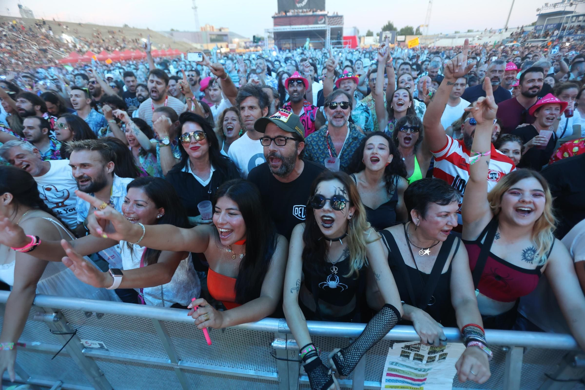 El broche final del Low Festival Benidorm en su 15º aniversario, en imágenes