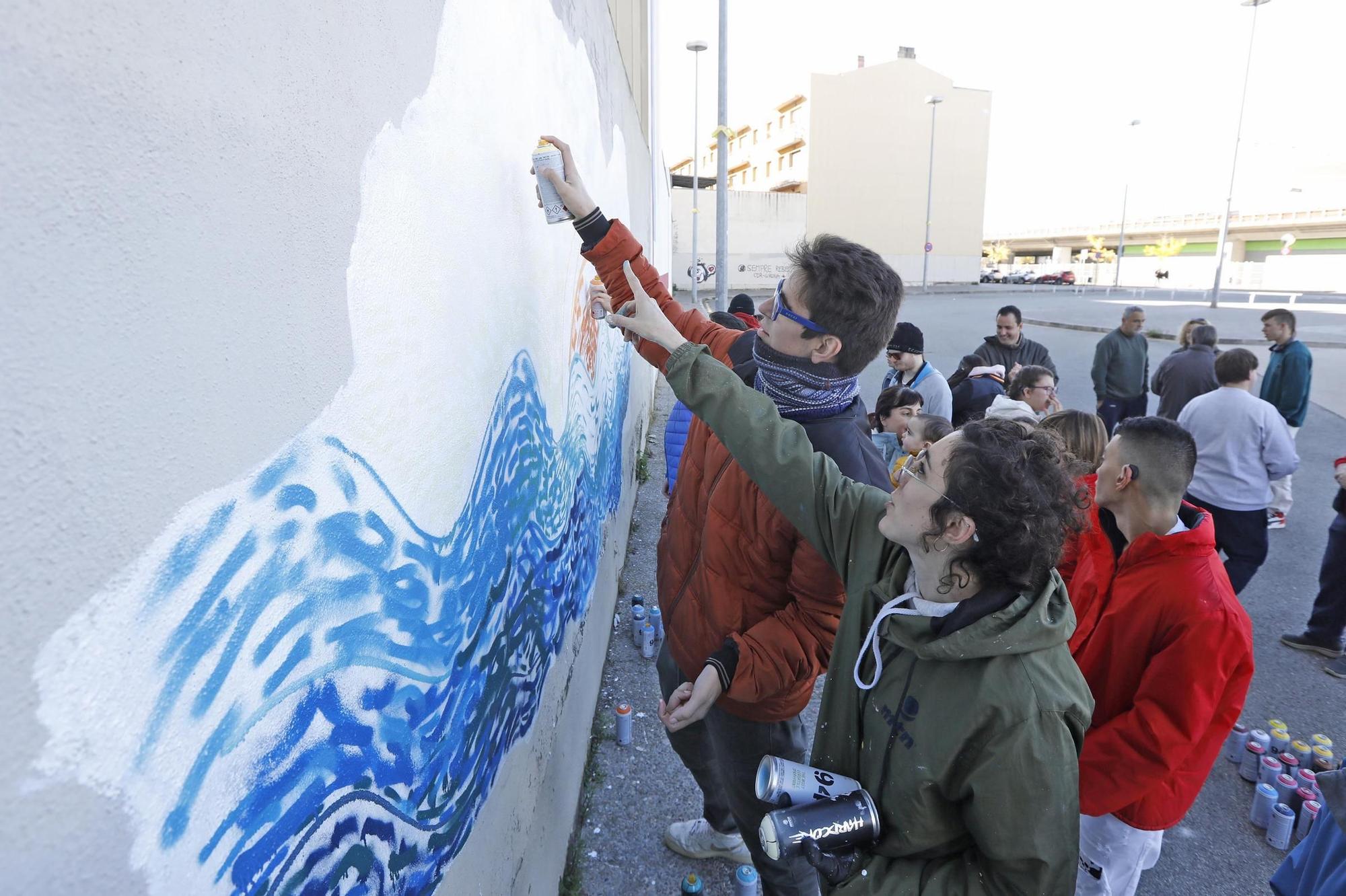 La fundació Elna pinta un mural per a reivindicar els drets de les persones amb discapacitat