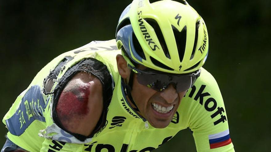 Alberto Contador sufre abrasiones en toda la parte derecha de su cuerpo.