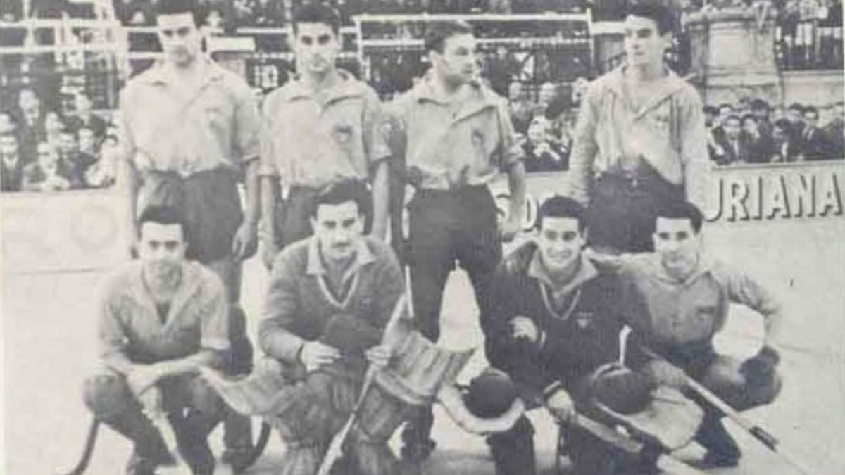 El Club Patín Cibeles, en 1953. Por la izquierda, de pie, Manolo Monte, Gonzalo Villa, Lalo Covisa y Pepín Moreno; agachados, Guillermo Muñoz (Mitos), Armando Álvarez, Máximo Fonseca y Ramón Arenas.