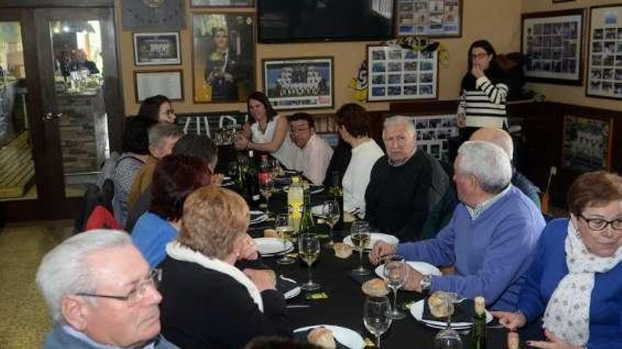 Asistentes a la comida del PP en Cuntis. // N.P.