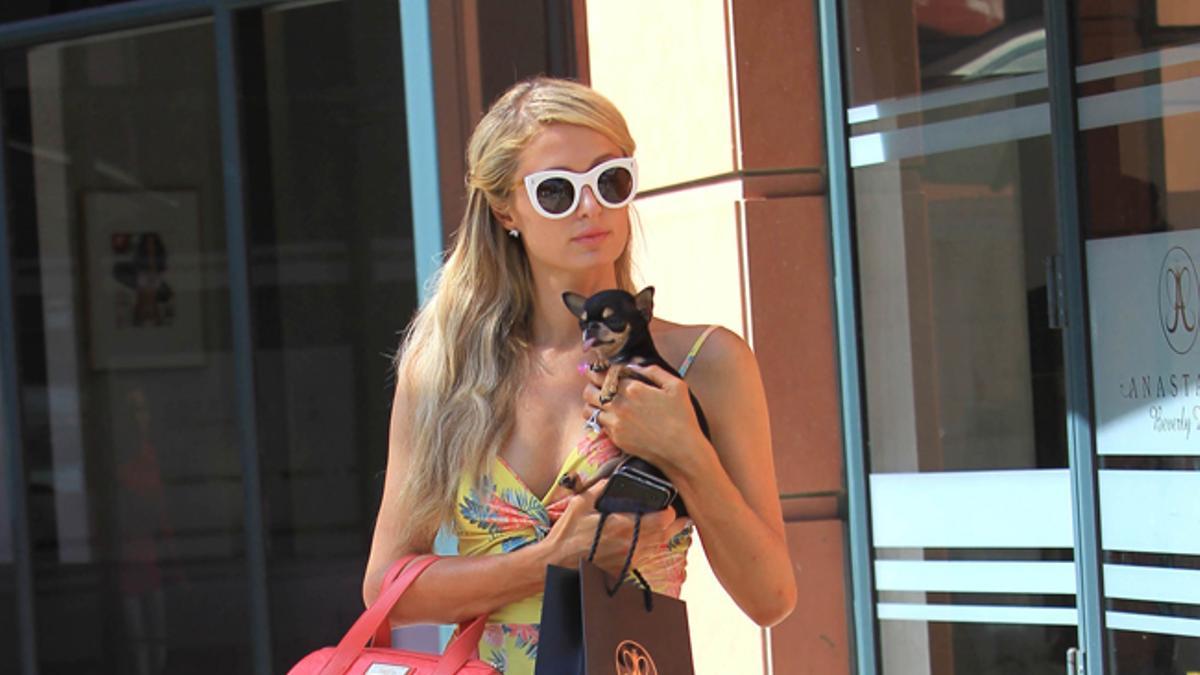 El vestido con doble abertura de Paris Hilton