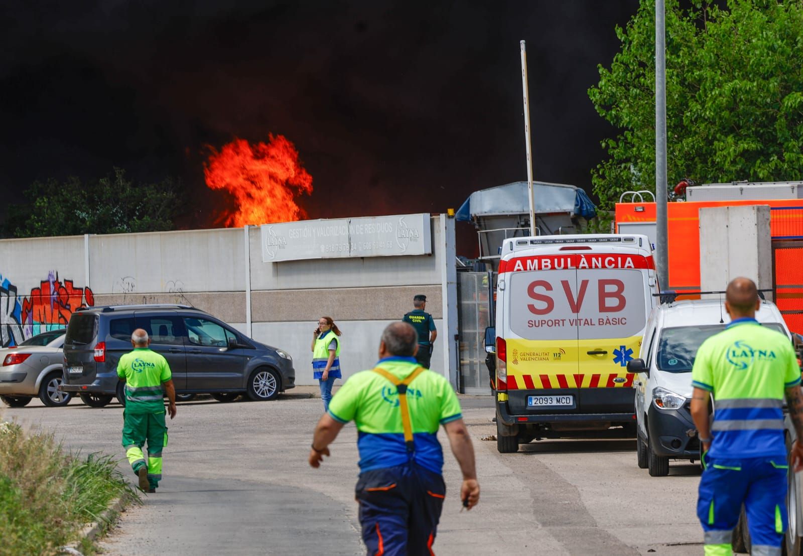 El incendio de la empresa de reciclaje de Silla, en imágenes