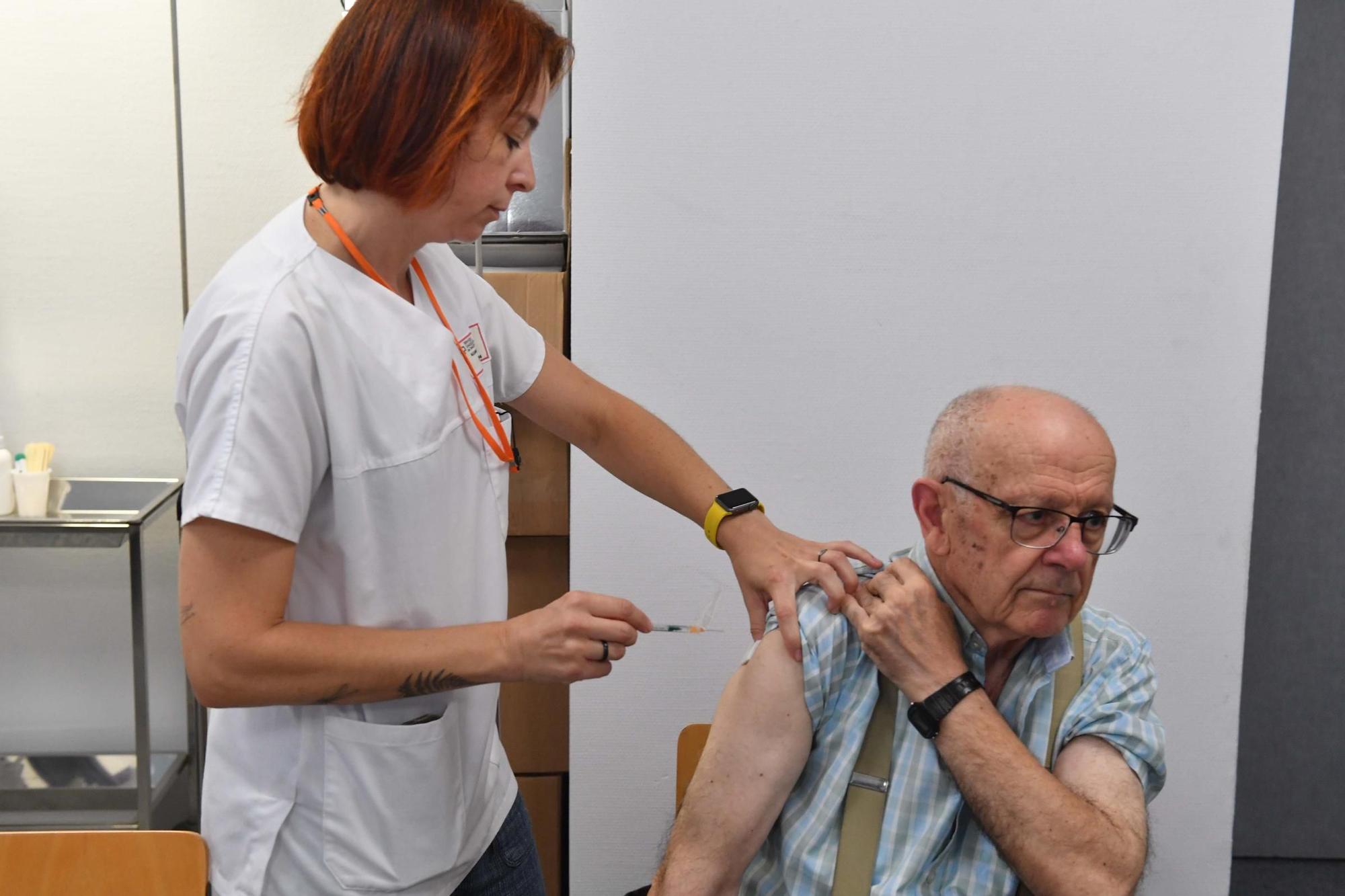 Arranca la vacunación de gripe y COVID en centros de salud a mayores de 80 años