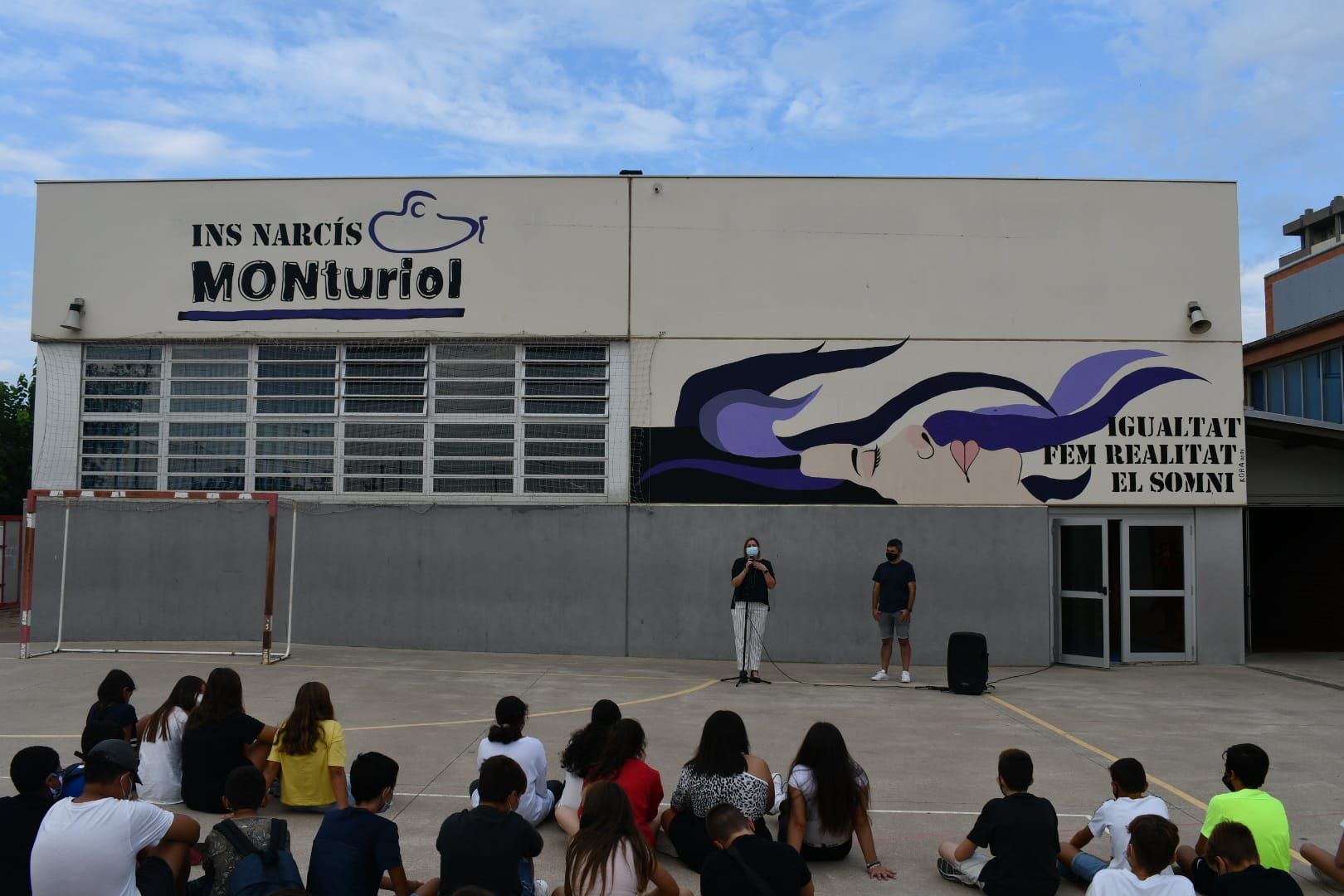 L’Institut Narcís Monturiol de Figueres inaugura murals dedicats al centre i a la igualtat