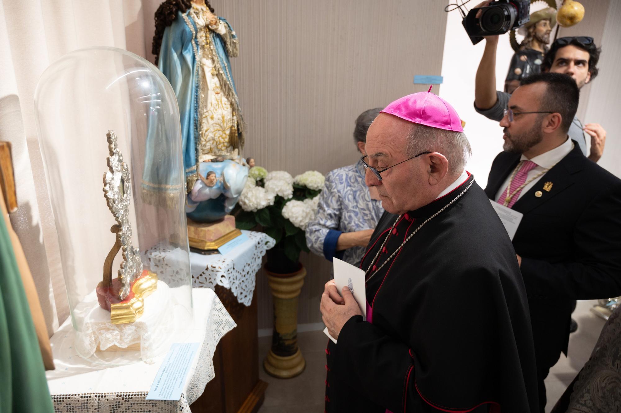 Las imágenes de la exposición sobre iconografía de Sant Jaume de las purisimeras