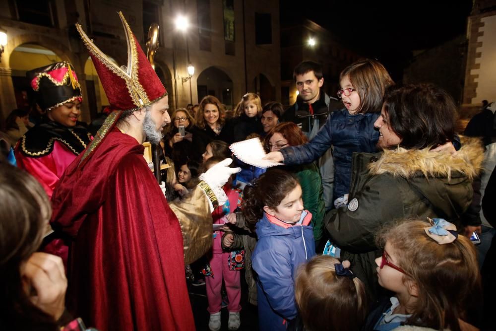 San Nicolás en la plaza de Carlos Lobo de Avilés