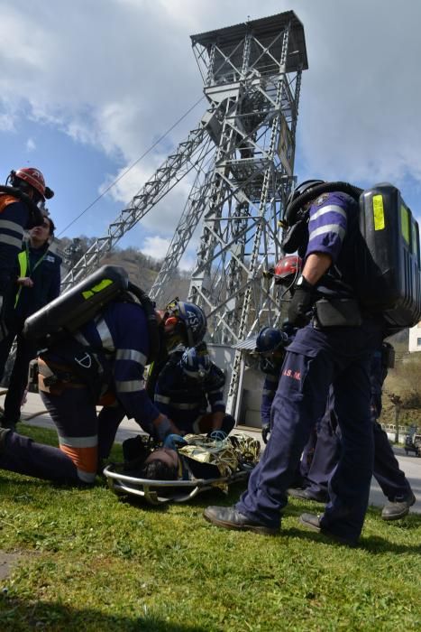 Simulacro de rescate en un accidente en el pozo San Luis del Ecomuseo de Samuño