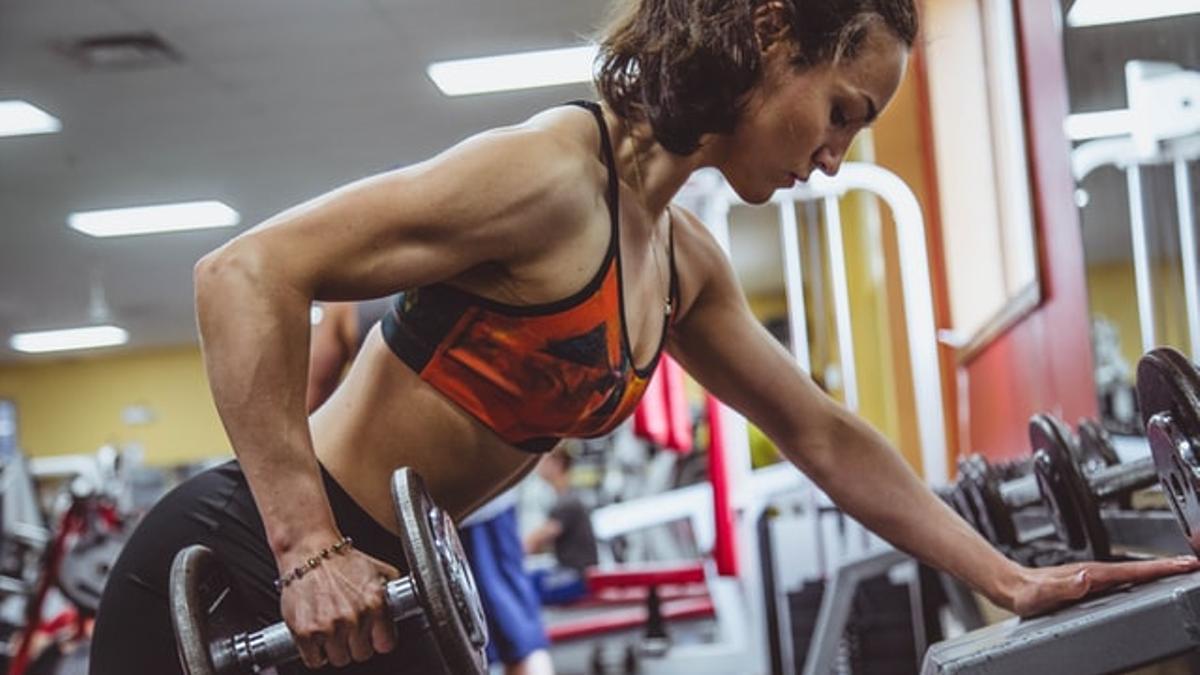 Mujer practicando ejercicio