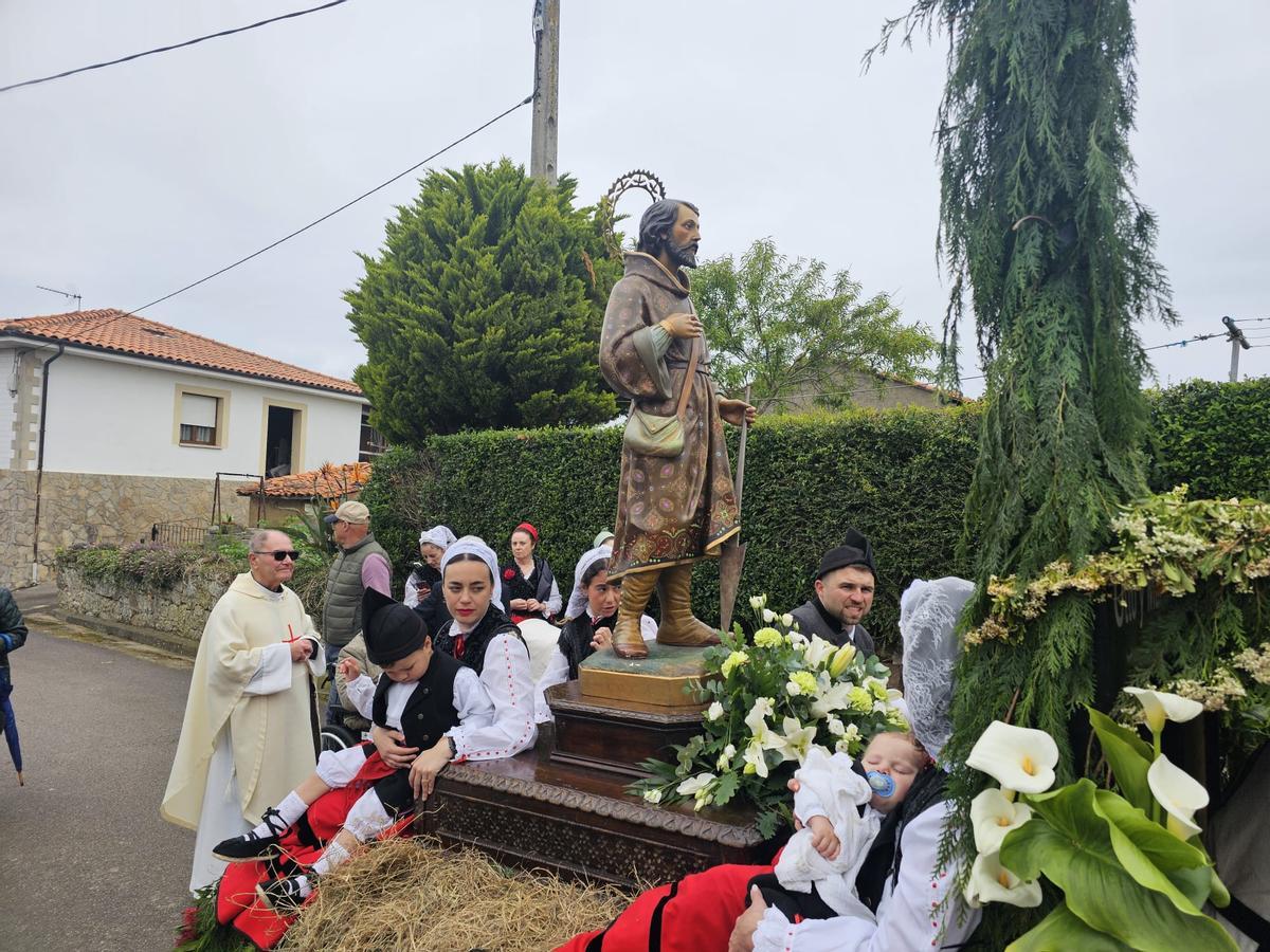 En imágenes: devoción en Lluces (Colunga) por San Isidro