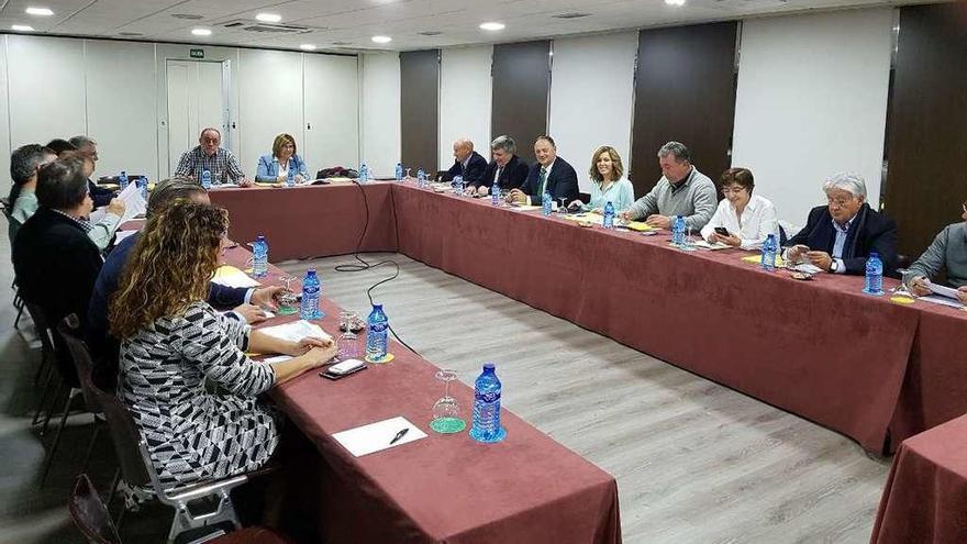 El alcalde Jesús Otero acudió al encuentro en Madrid de la Federación de embalses.