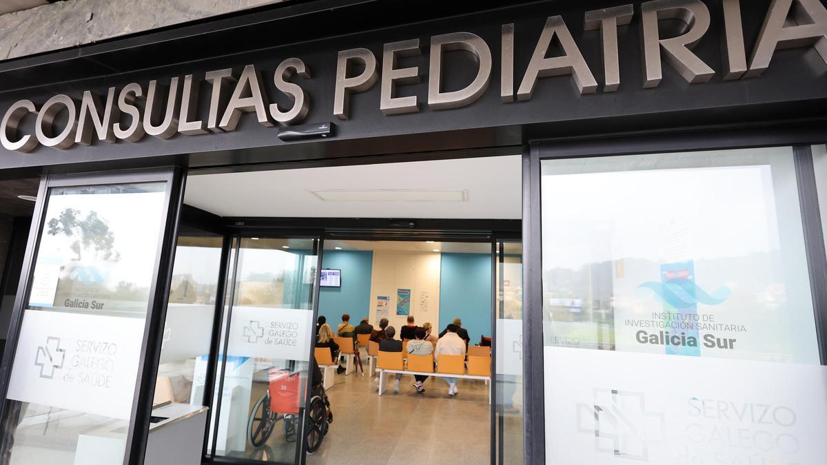 Entrada de las consultas de Pediatría, en el Álvaro Cunqueiro.