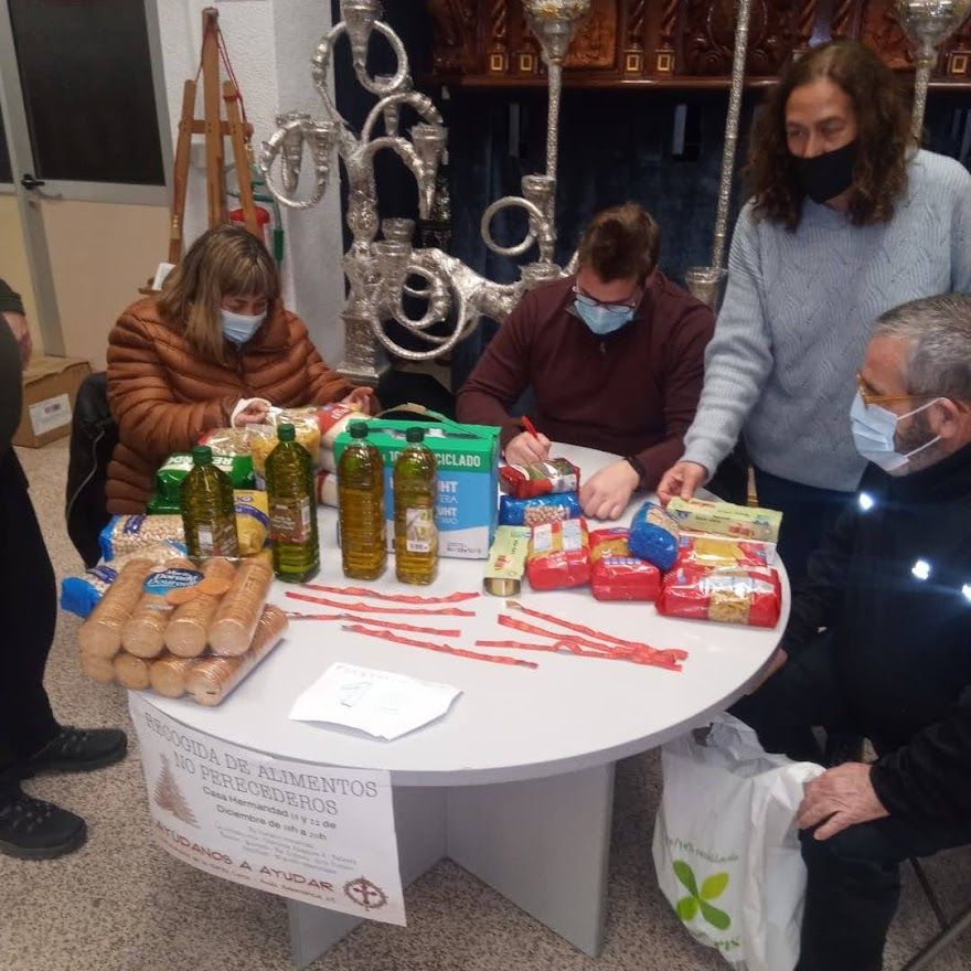 La hermandad ha promovido una segunda campaña para recoger alimentos