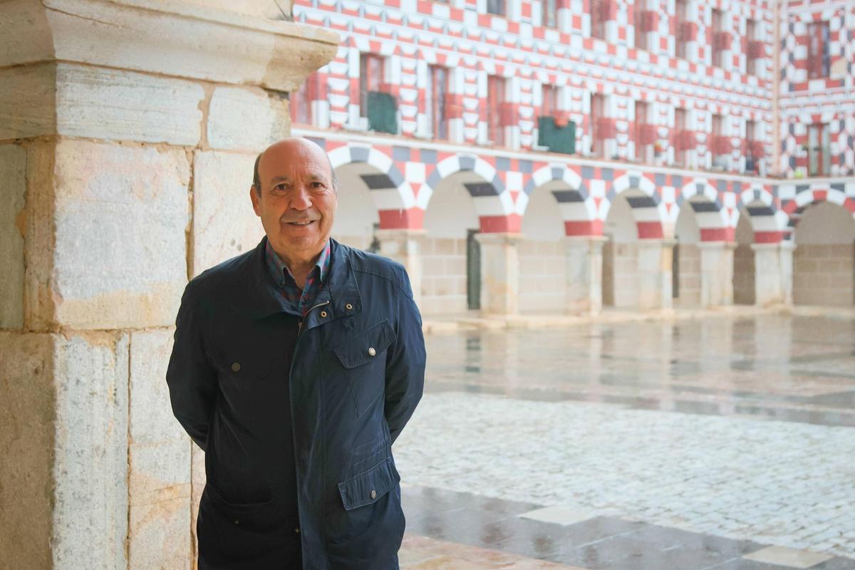 Miguel Ángel Rodríguez Plaza posa en la plaza Alta de Badajoz.