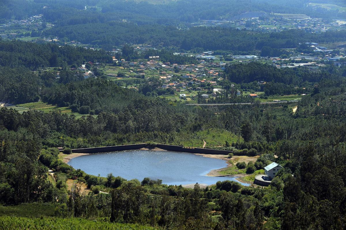 Embalse de O Con, visto desde el monte Xiabre