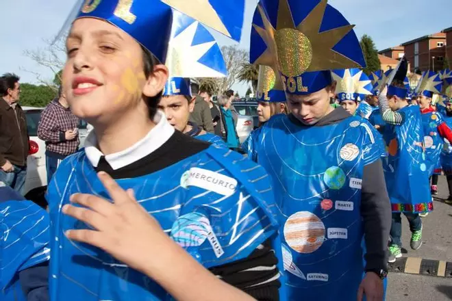 Los alumnos del colegio Poeta Antón de Candás celebran el Carnaval