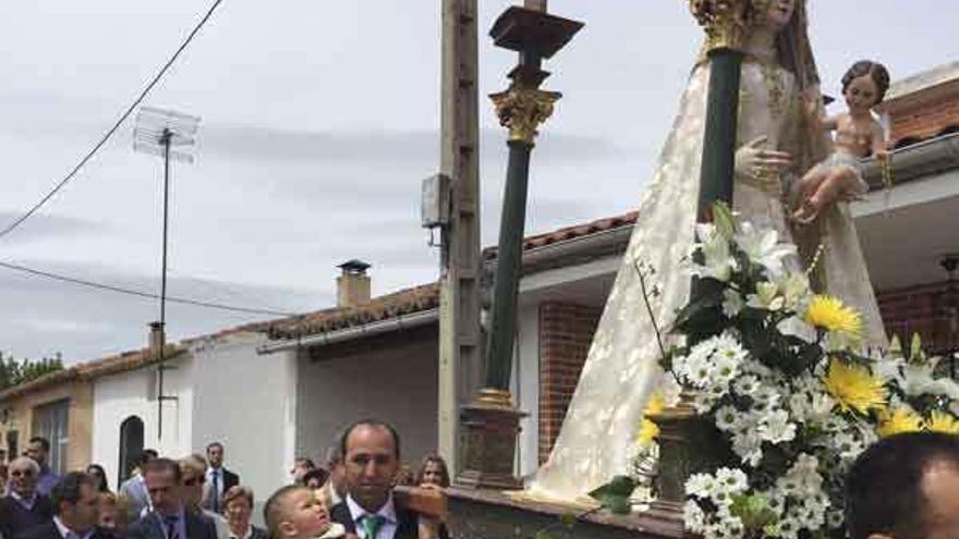Valdefinjas festeja a su patrón san Juan