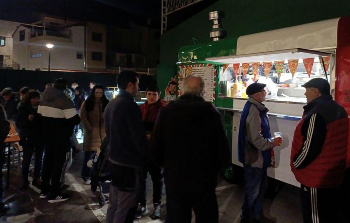 Bulbuente disfrutó de la hoguera en el frontón.