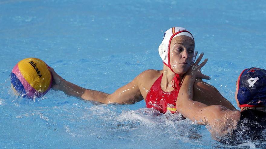 Pareja en un partido con la selección de Waterpolo.