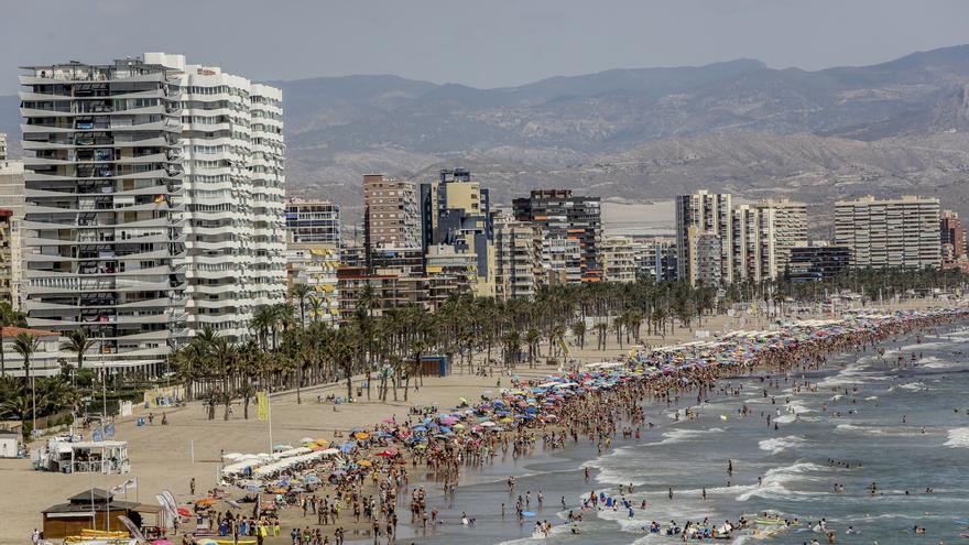 El covid en las aguas residuales de Alicante se dispara en la zona de segunda residencia de las playas