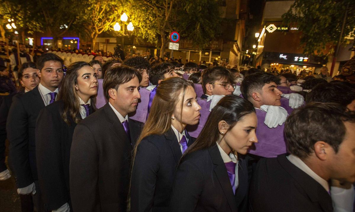 Procesión nocturna de la Hermandad Penitencial Stabat Mater en el Martes Santo de Alicante