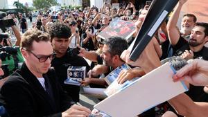 Alfombra roja con el actor Benedict Cumberbatch, que presenta la película Esa cosa con alas , en la fotot firmando autografos.