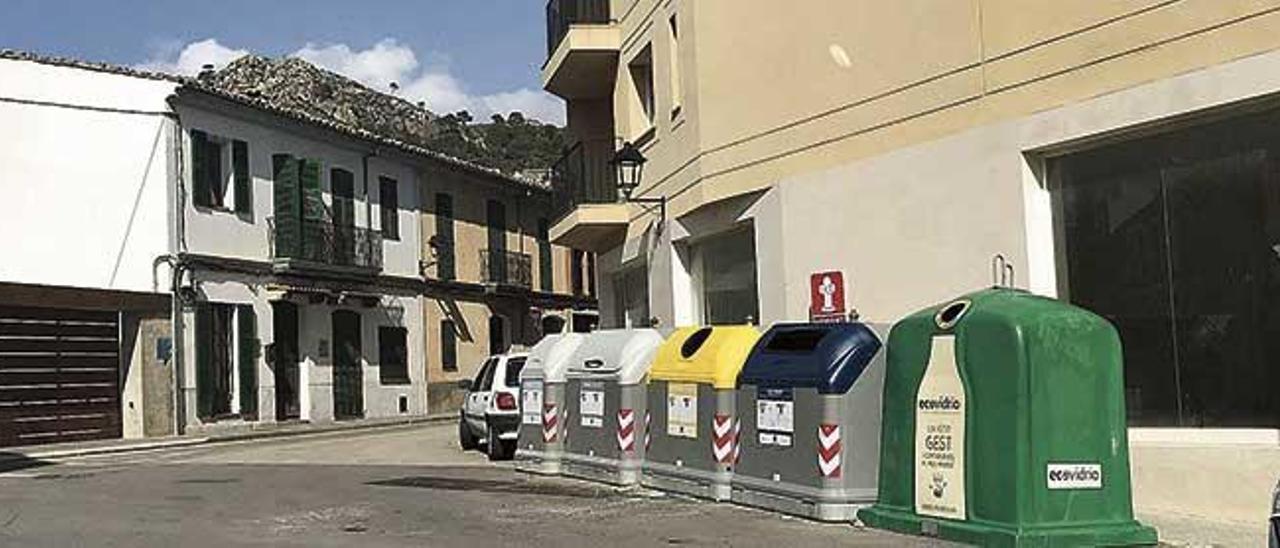 Un contenedor de &#039;rebuig&#039; se ha sumado a la baterÃ­a de contenedores de recogida selectiva en la calle Catalunya.