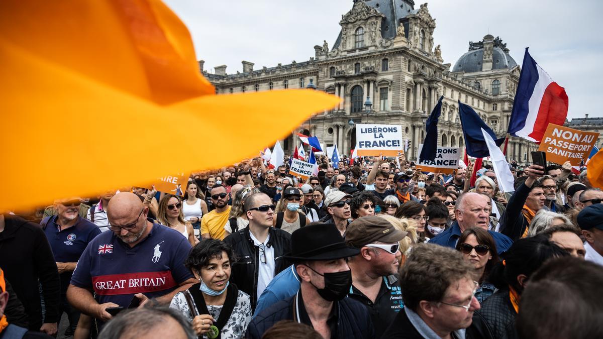 Manifestación contra el Pasaporte Sanitario en París.