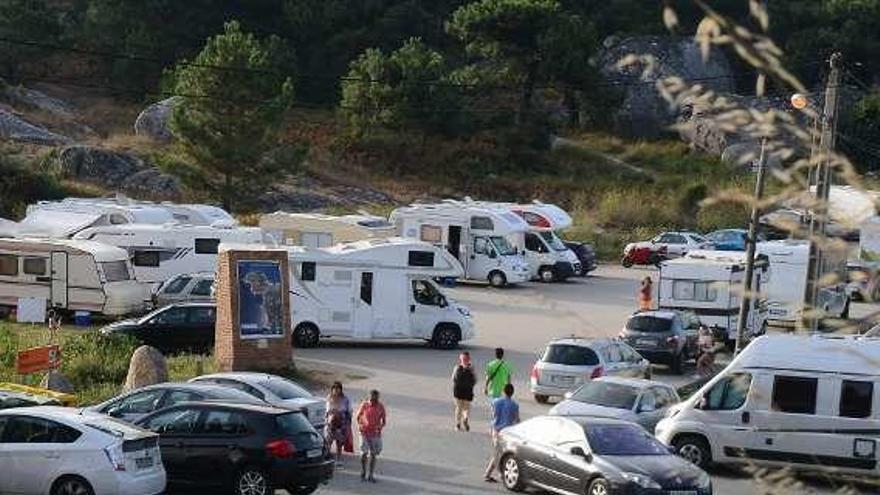 Autocaravanas, ayer en Udra. // Gonzalo Núñez