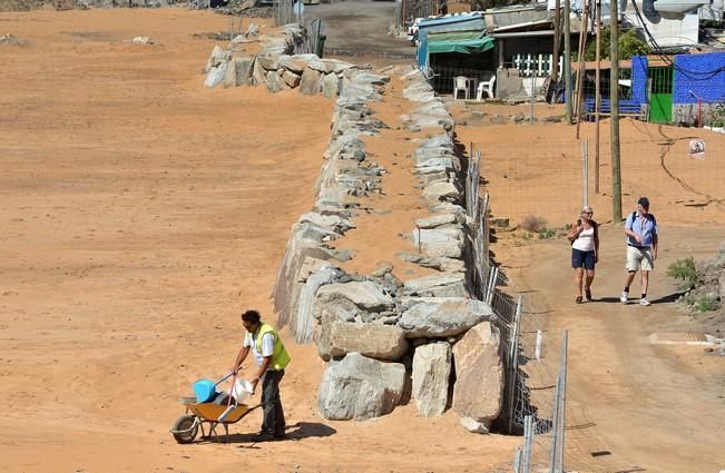 El fuerte oleaje pone de nuevo en jaque a los vecinos de la Playa de Tauro