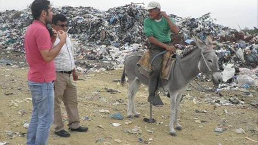 Promedio asesora sobre gestión de residuos a una ciudad ecuatoriana