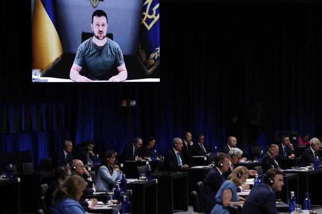 Zelenski interviene en la cumbre de la OTAN por videoconferencia.